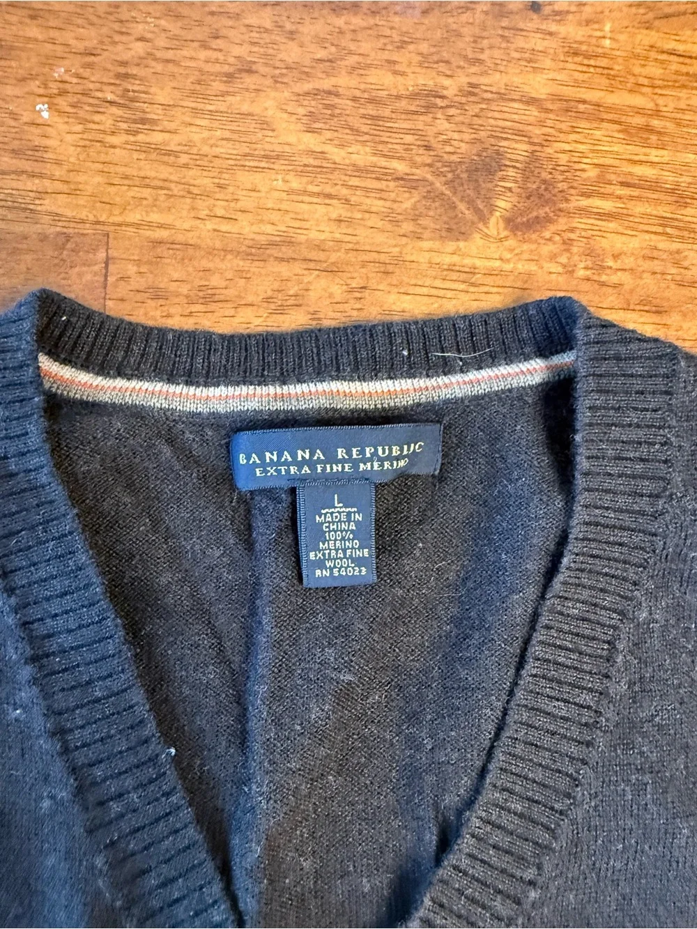 Banana Republic Charcoal brown Extra Fine Merino Wool V-Neck Sweater L 100% wool